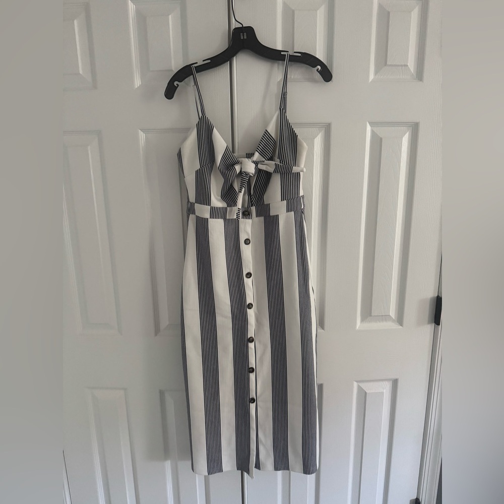 Front cut out, midi dress